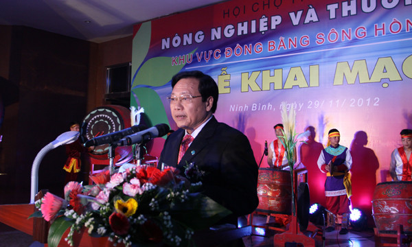 Đồng chí Bùi Văn Thắng, Chủ tịch UBND tỉnh Ninh Bình phát biểu khai mạc Hội chợ triển lãm