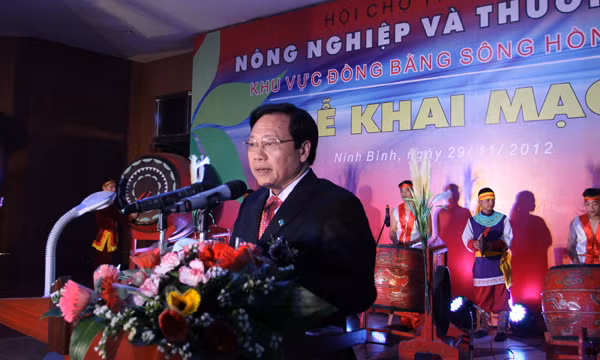 Đồng chí Bùi Văn Thắng, Chủ tịch UBND tỉnh Ninh Bình phát biểu khai mạc Hội chợ triển lãm