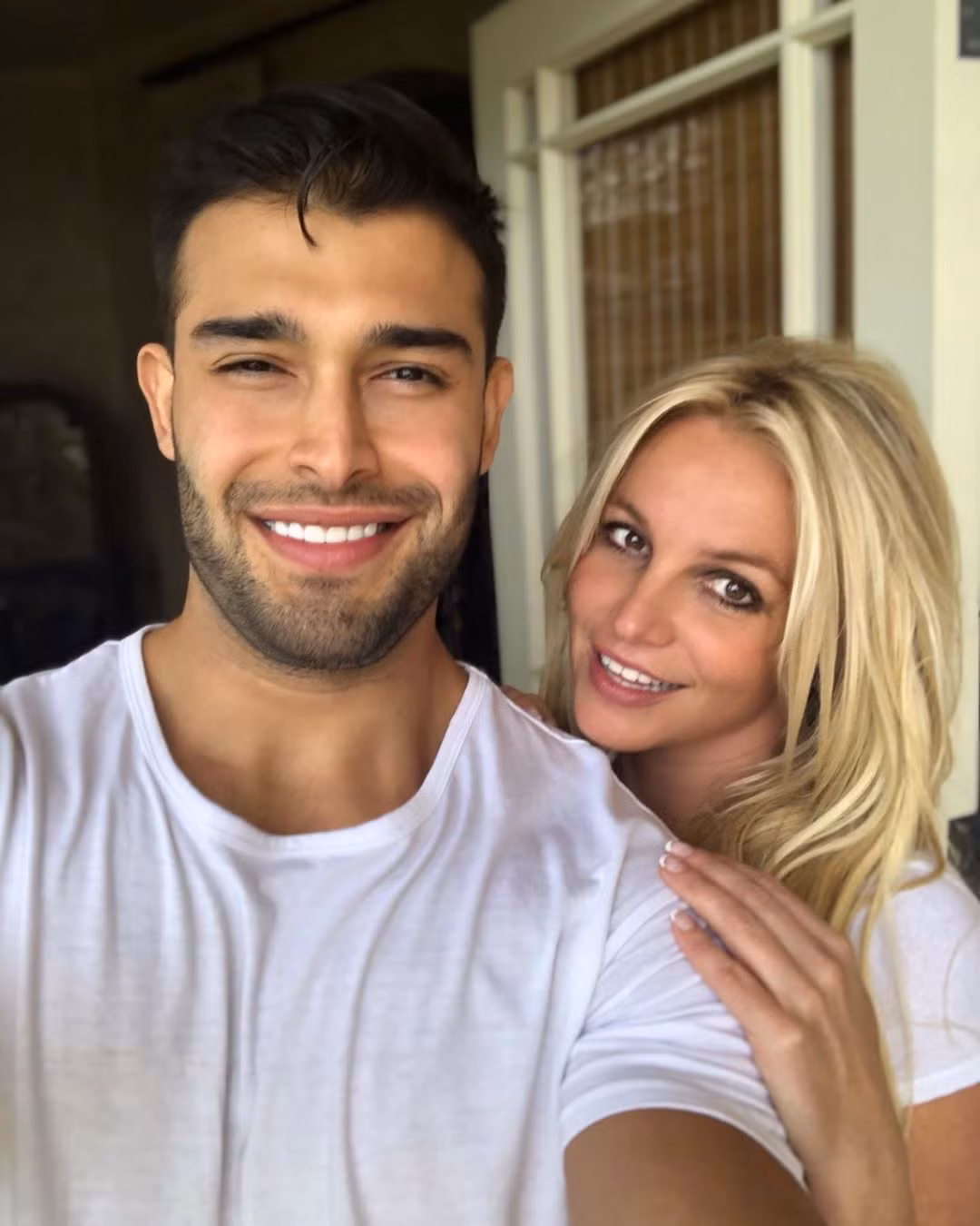 Britney Spears khoe vóc dáng săn chắc với bikini giữa mâu thuẫn với bố ruột ảnh 3
