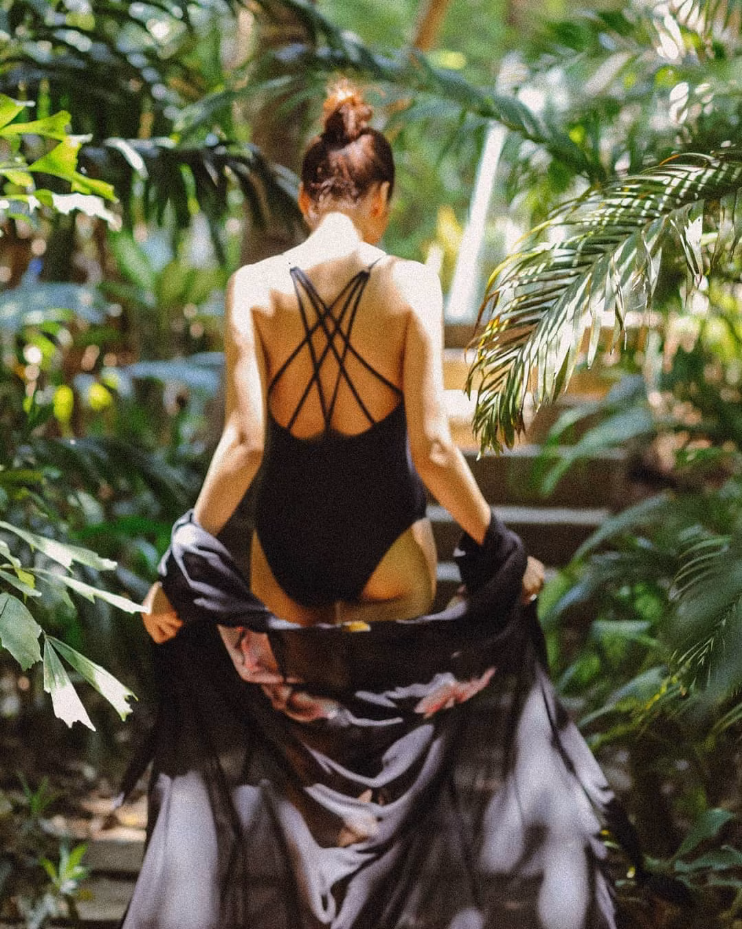 Khoe dáng nuột với bikini, Thanh Hằng gây chú ý với tạo dáng ‘bá đạo’ ảnh 3