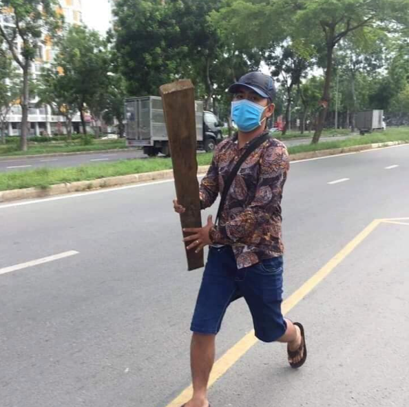 Bản tin 8H: Bị đánh hội đồng vì tố cáo hành vi lạ gần chốt CSGT ảnh 1