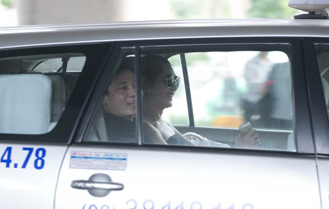 ... rồi vui vẻ lên xe về nhà nghỉ ngơi