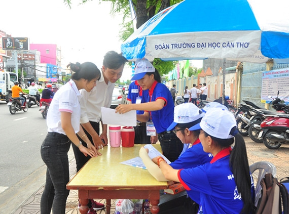 Gần 600 tình nguyện viên Cần Thơ tiếp sức mùa thi ảnh 3