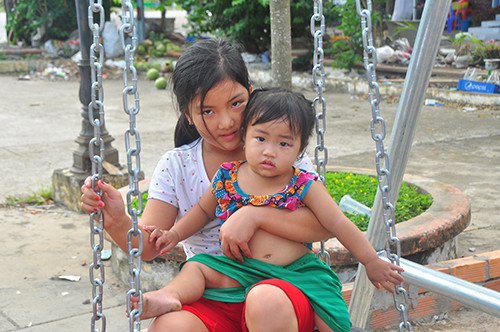 Sinh viên tình nguyện chia sẻ nhân ái với cộng đồng ảnh 2