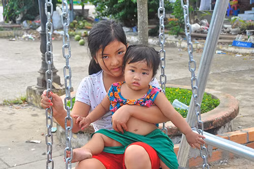 Sinh viên tình nguyện chia sẻ nhân ái với cộng đồng ảnh 2