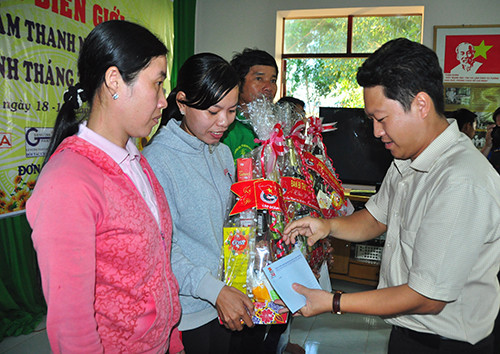 Trung ương Đoàn chúc tết chiến sỹ biên giới ảnh 6