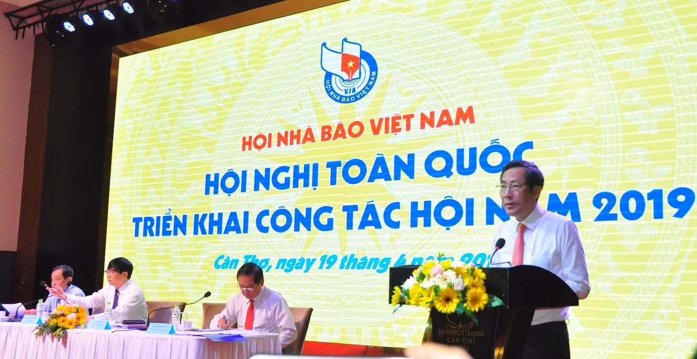 Báo chí khắc phục tình trạng 'sáng đăng, trưa gặp, chiều gỡ' ảnh 1
