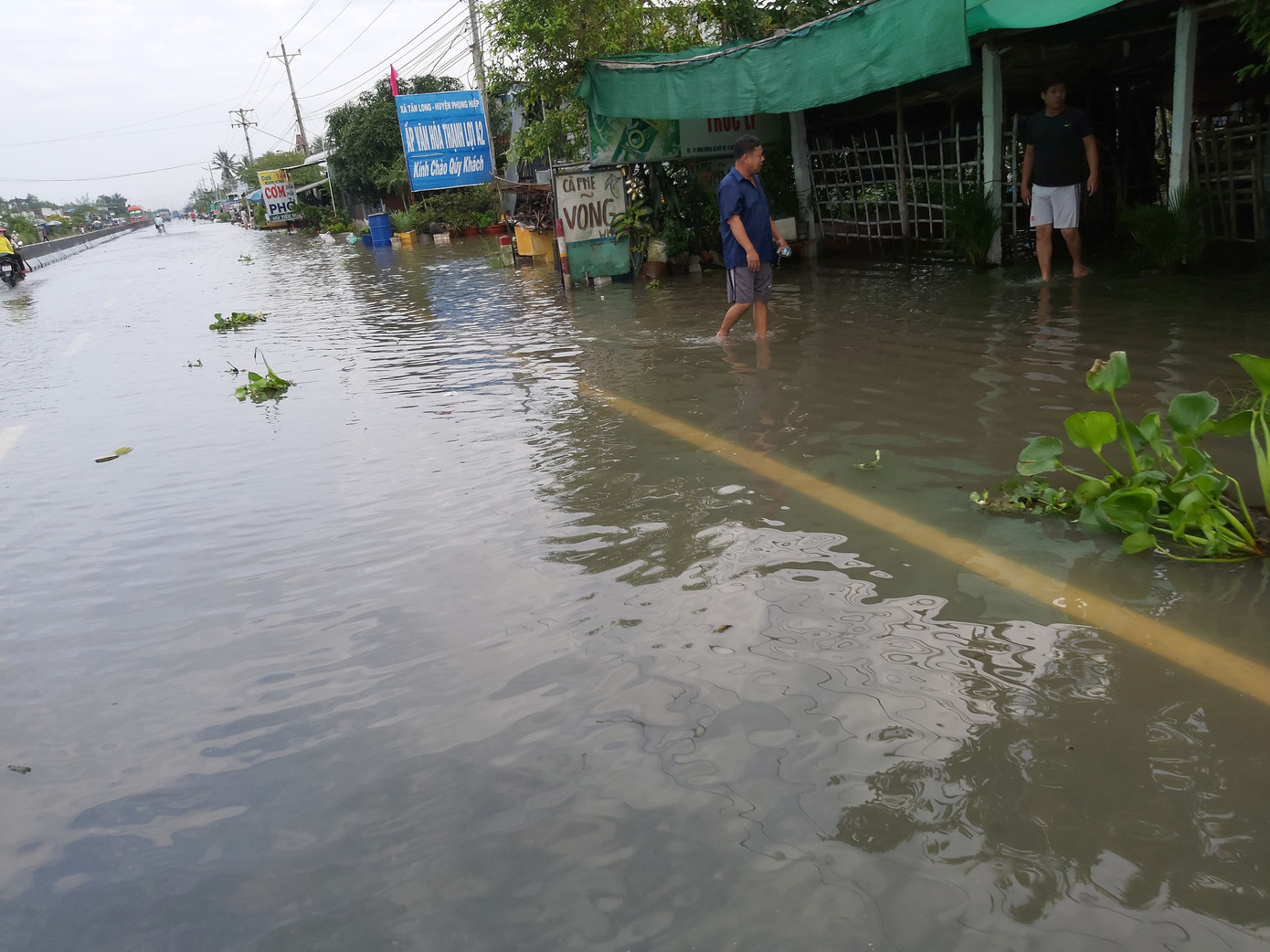Người Cần Thơ vật lộn trong biển nước, học sinh tiếp tục được nghỉ học ảnh 16
