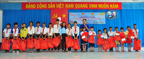'Xuân tình nguyện – Tết sẻ chia' đến với thiếu nhi Trà Vinh ảnh 3