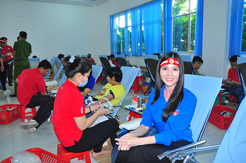 Hoa khôi Thúy Vi mong muốn chia sẻ giọt máu cứu người ảnh 3