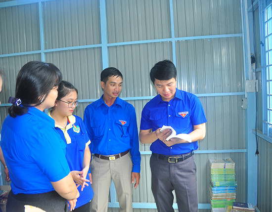 Sinh viên tình nguyện chia sẻ nhân ái với cộng đồng ảnh 6