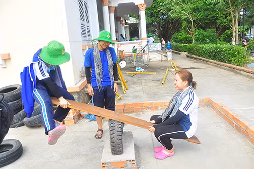 Sinh viên tình nguyện chia sẻ nhân ái với cộng đồng ảnh 4