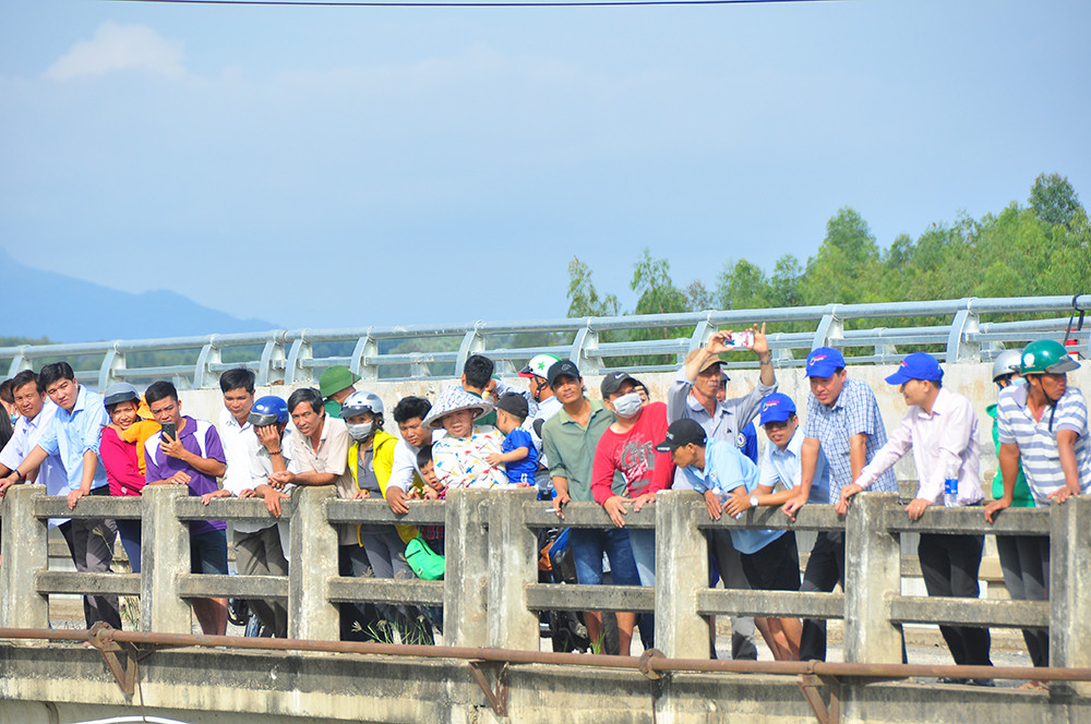 An Giang xả lũ đón phù sa từ thượng nguồn, dân hò reo phấn khởi ảnh 4