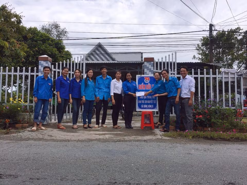 Đoàn viên thanh niên rửa xe gây quỹ tặng quà trung thu cho trẻ em khuyết tật ảnh 5