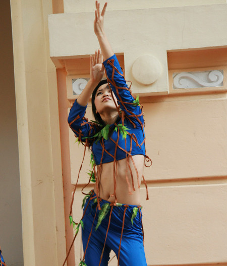 Phạm nhân Kim Anh trong một điệu nhảy. Ảnh: Giadinh.net