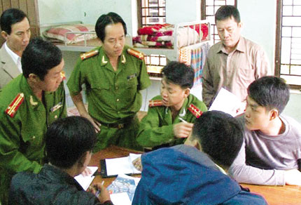 Ban chỉ huy CATP Huế lấy lời khai ban đầu đối với hung thủ Lê Hoài Sơn