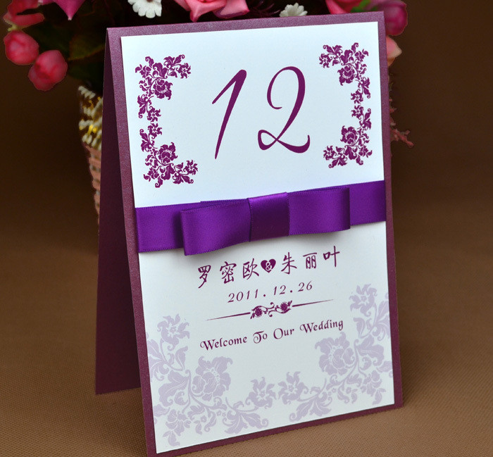 Từ hoa cưới... ...thiếp cưới ...những món đồ trang trí tại tiệc cưới tới trang phục của cô dâu chú rể để tràn ngập sắc tím thủy chung.