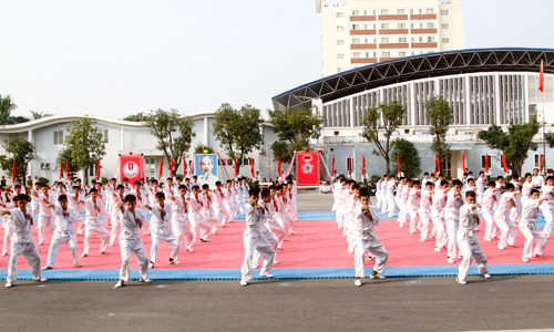 Cùng với các nội dung của phần lễ, phần hội là màn trình diễn võ thuật