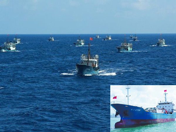 Đoàn tàu cá Trung Quốc hùng hổ kéo xuống Trường Sa (ảnh nhỏ: Tàu chỉ huy Quỳnh Tam Á F8168) 