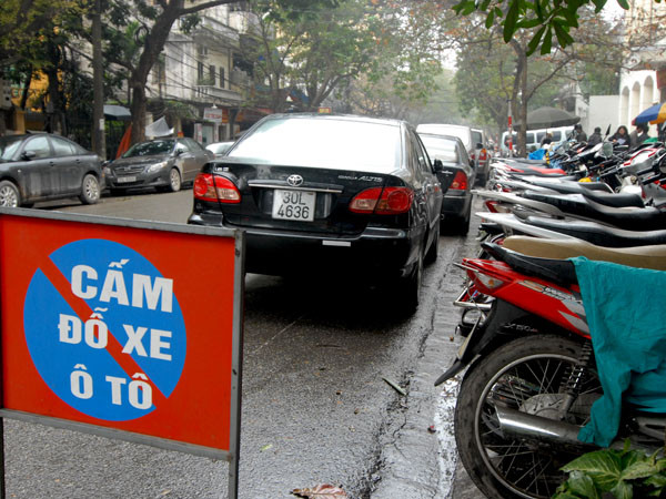 Nhiều tuyến phố cấm cũng như không
