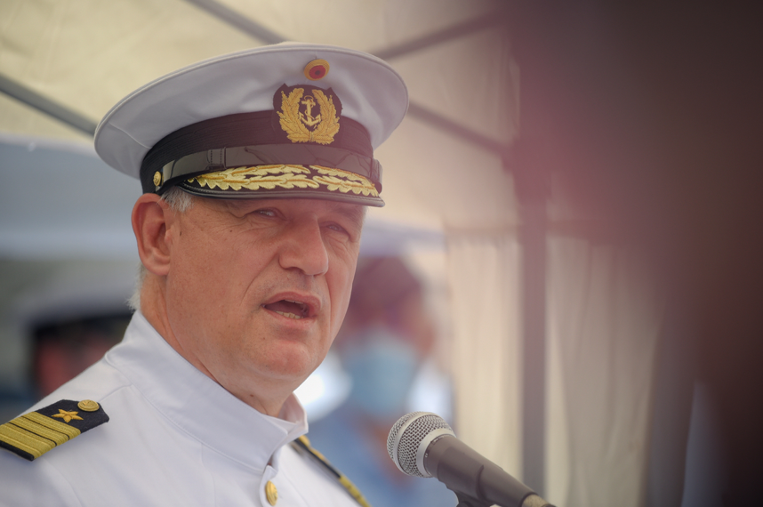 Phó đô đốc Achim Schonbach phát biểu trong lễ chào đón tàu Bayern ở Singapore. (Ảnh: ST)