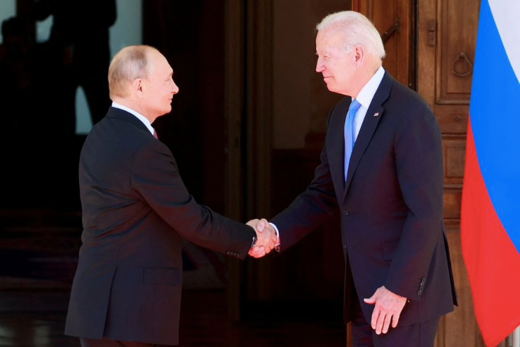 Ông Putin và ông Biden trong cuộc gặp tại Geneva ngày 16/6. (Ảnh: Reuters)