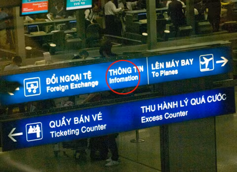 Tại một biển chỉ đường ở sân bay Tân Sơn Nhất, chữ 