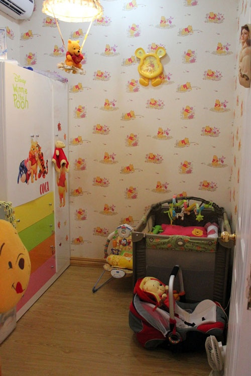 Tủ quần áo được mẹ Ốc dán chữ Coca để khẳng định sở hữu của bé nữa nhé (Nguồn ảnh: Bưu điện Việt Nam)