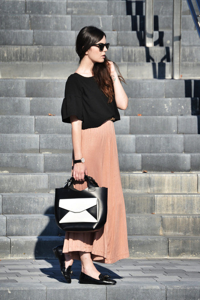 Những kiểu áo len phá cách mix layer hay mix cùng chân váy đem lại ho bạn gái vẻ đẹp ngọt ngào đáng yêu. Thời trang thu chắc chắn không thể thiếu những chiếc áo khoác như blazer, denim hay cardigan....