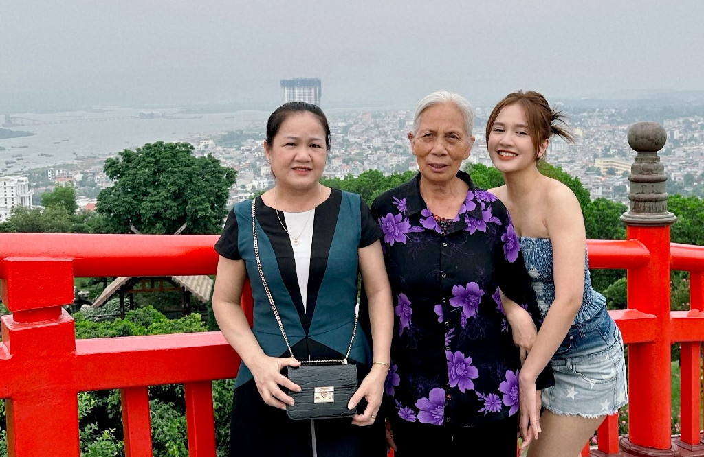 Cuộc sống đời thường của Linh Emma bên gia đình