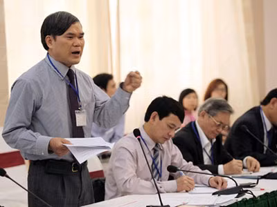 Ông Dương Đăng Huệ ở Vụ Pháp Luật dân sự - kinh tế, Tổ trưởng Tổ biên tập Dự án Luật Hôn nhân và Gia đình năm 2000. Ông Dương Đăng Huệ ở Vụ Pháp Luật dân sự - kinh tế, Tổ trưởng Tổ biên tập Dự án Luật Hôn nhân và Gia đình năm 2000