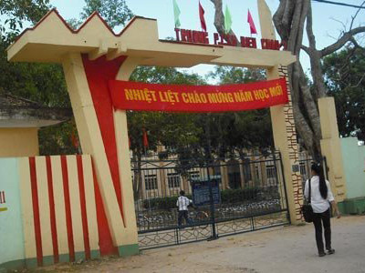 Trường THPT Diễn Châu 2, nơi có nữ sinh đang ngồi trong lớp học thì đau đẻ