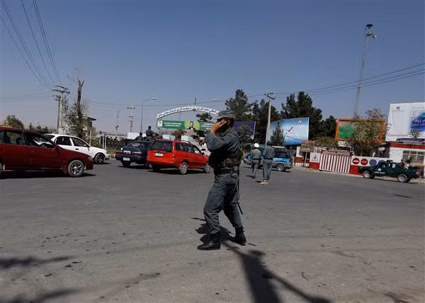 ‘Trả đũa’ vụ tấn công sân bay Kabul, Mỹ không kích nhầm vào thường dân ảnh 1