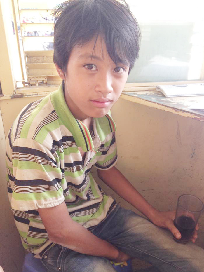 Đỗ Văn Tuân tại cơ quan công an. Cháu Tuân tại đồn Công an