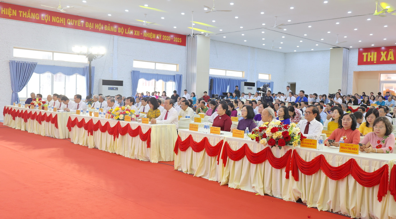 Đại biểu dự Lễ đón nhận quyết định Trảng Bàng đạt đô thị loại III. Ảnh: Y.N