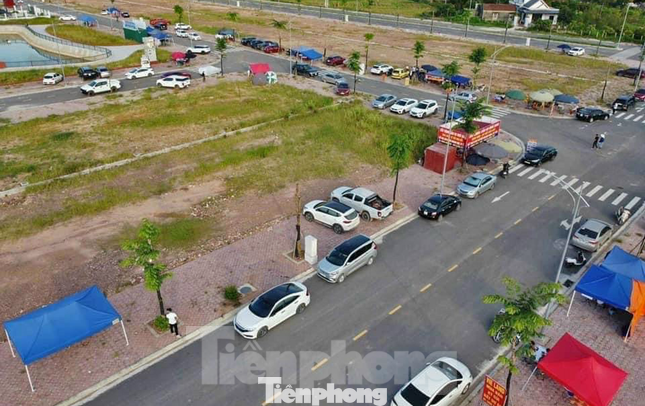 Nhiều địa phương trên địa bàn Hà Nội bắt đầu đấu giá đất trở lại sau thời gian trầm lắng vì lệnh phân lô, tách thửa.