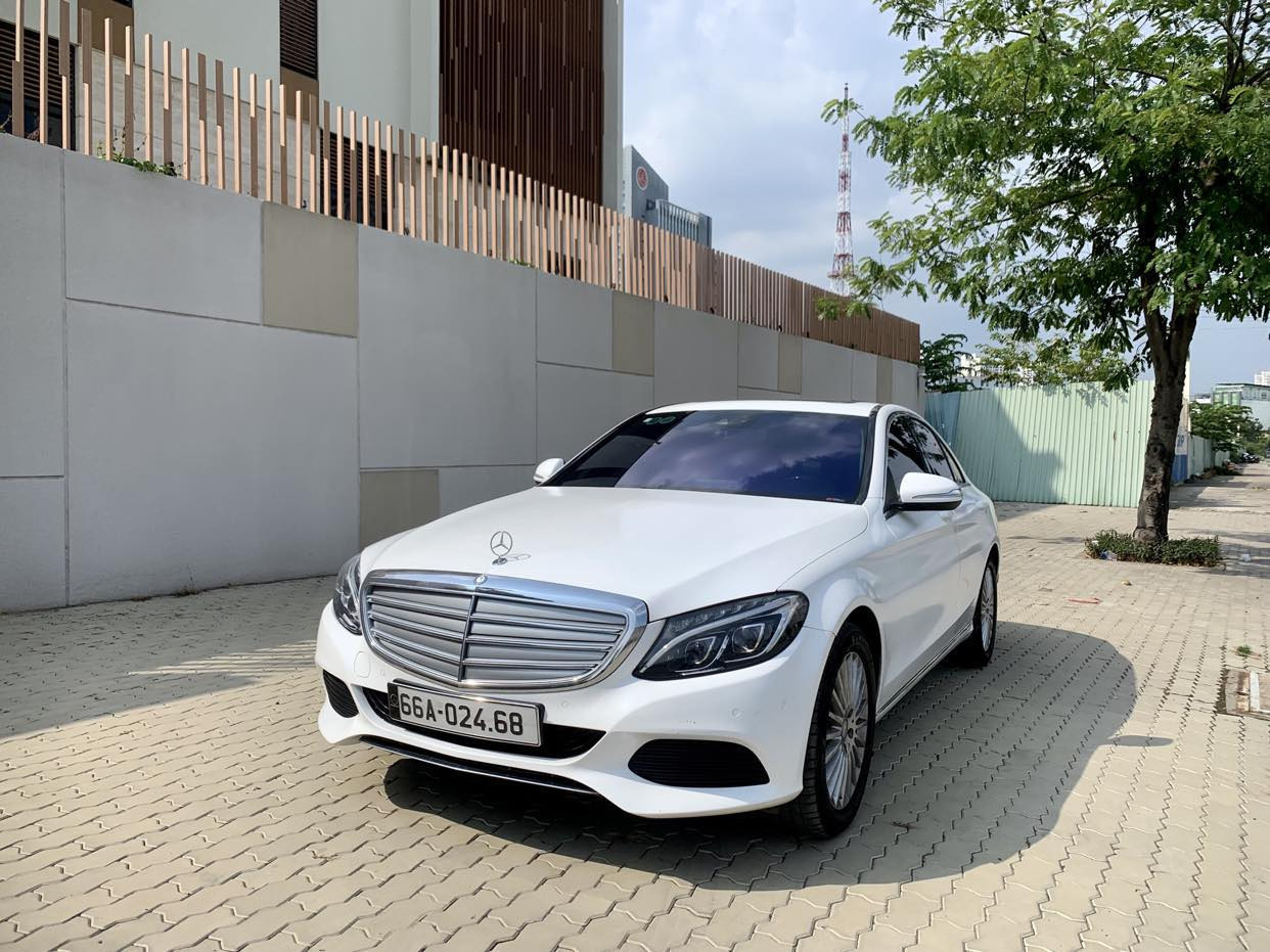Ô tô Mercedes-Benz C250 Exclusive bị đánh rớt đăng kiểm. Ảnh: Long Vũ Ô tô Mercedes-Benz C250 Exclusive bị đánh rớt đăng kiểm. Ảnh: Long Vũ