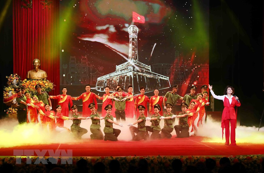 Hình ảnh chương trình nghệ thuật chào mừng buổi lễ. (Ảnh: Phạm Kiên/TTXVN)