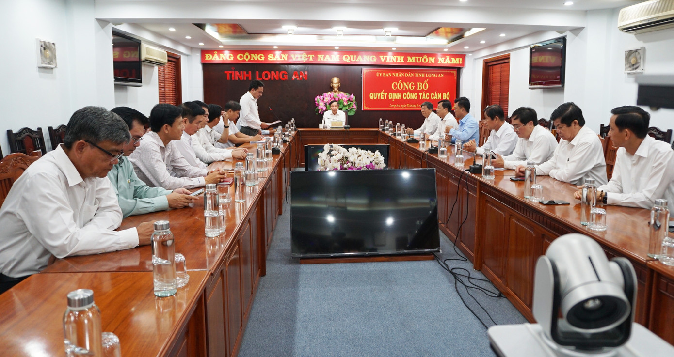 Các đại biểu dự lễ công bố các quyết định về công tác cán bộ Các đại biểu dự lễ công bố các quyết định về công tác cán bộ