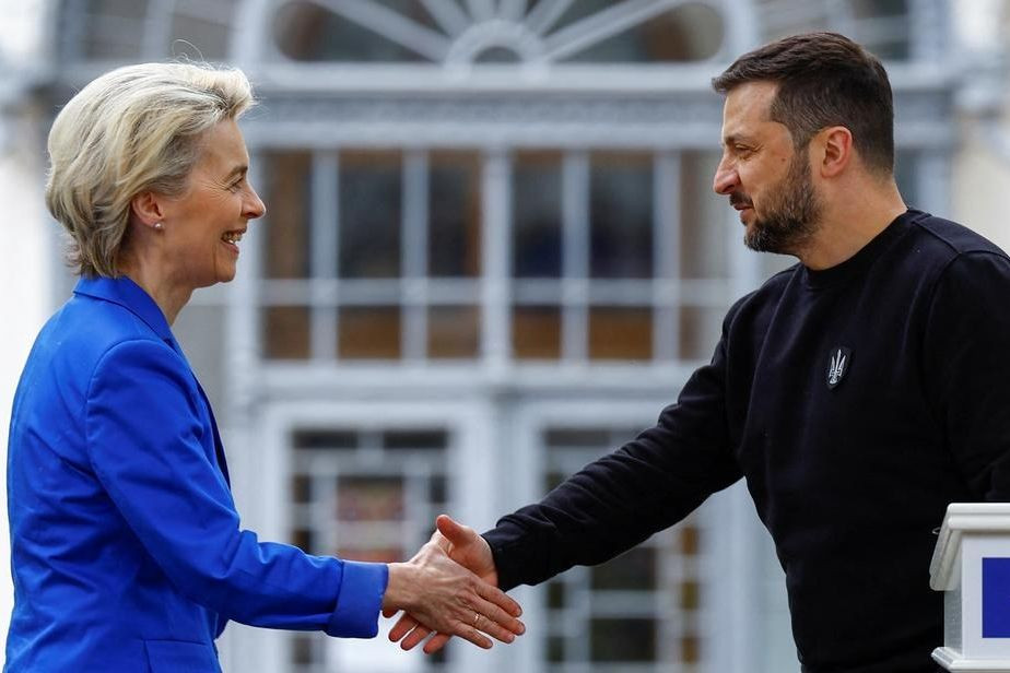 Ông Zelensky và bà Von der Leyen trong cuộc họp báo ở Kiev ngày 9/5. (Ảnh: Reuters)