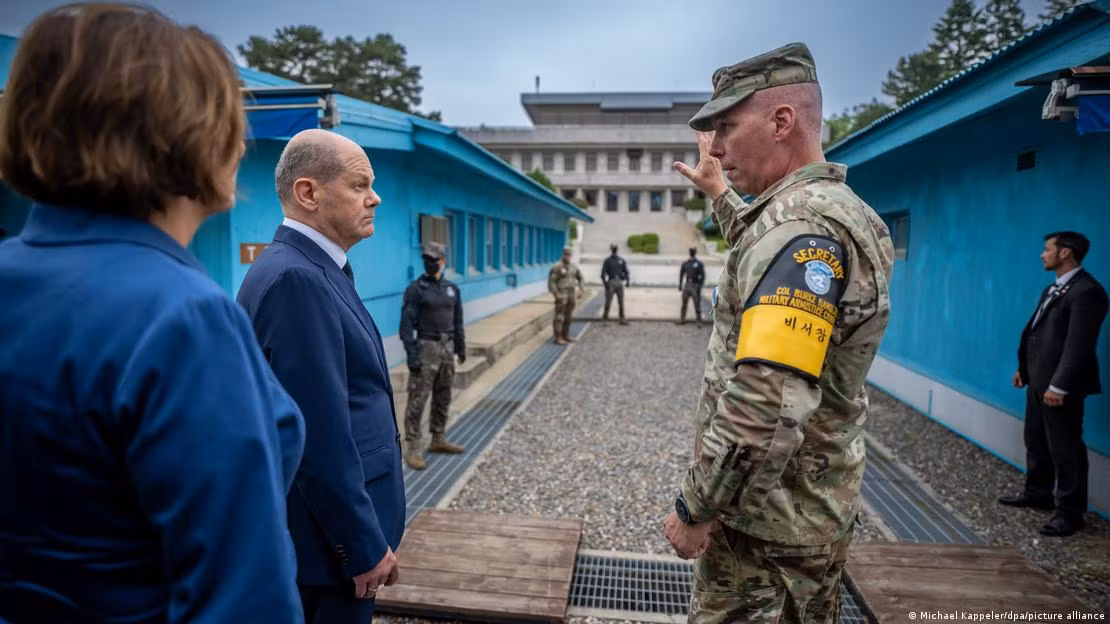 Ông Scholz thăm khu DMZ. Ảnh: dpa