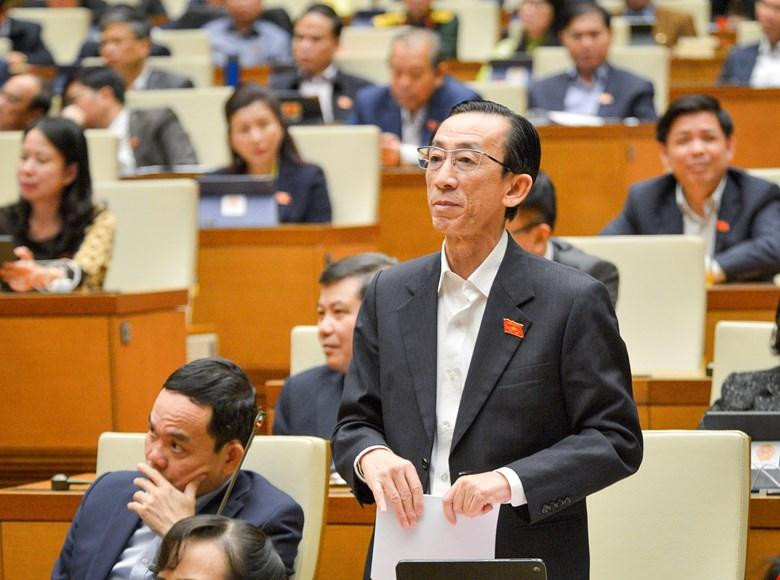 ĐBQH Trần Hoàng Ngân đề nghị kiểm soát giá xăng dầu ĐBQH Trần Hoàng Ngân đề nghị kiểm soát giá xăng dầu