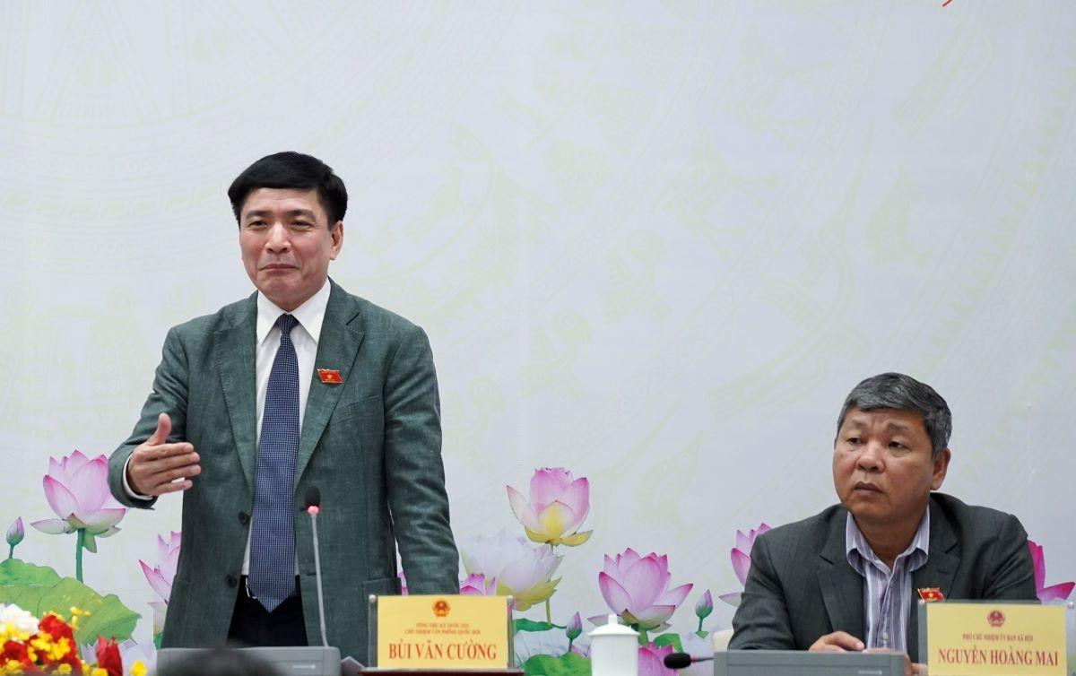 Tổng Thư ký Quốc hội Bùi Văn Cường chủ trì cuộc họp báo (ảnh Nhật Minh)