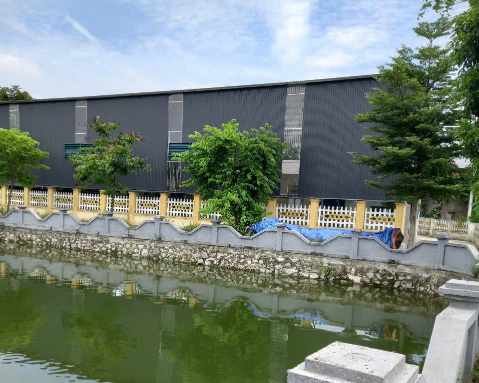 Nhà kho, xưởng cao rộng được dựng ngay trên đất vườn Nhà kho, xưởng cao rộng được dựng ngay trên đất vườn