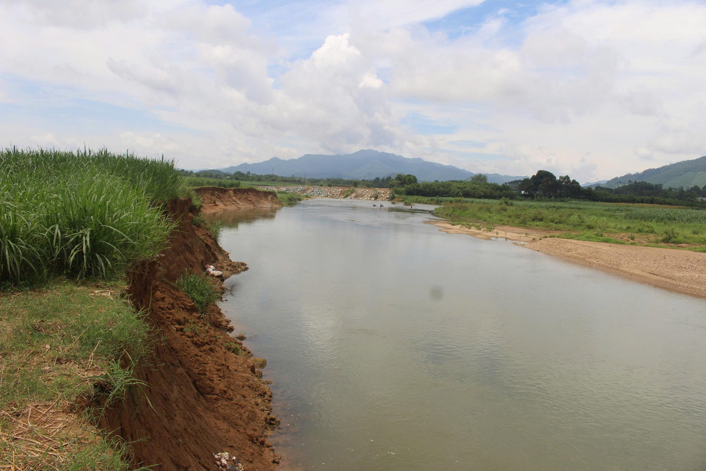 Nhiều diện tích hoa màu của người dân đã bị cuốn trôi