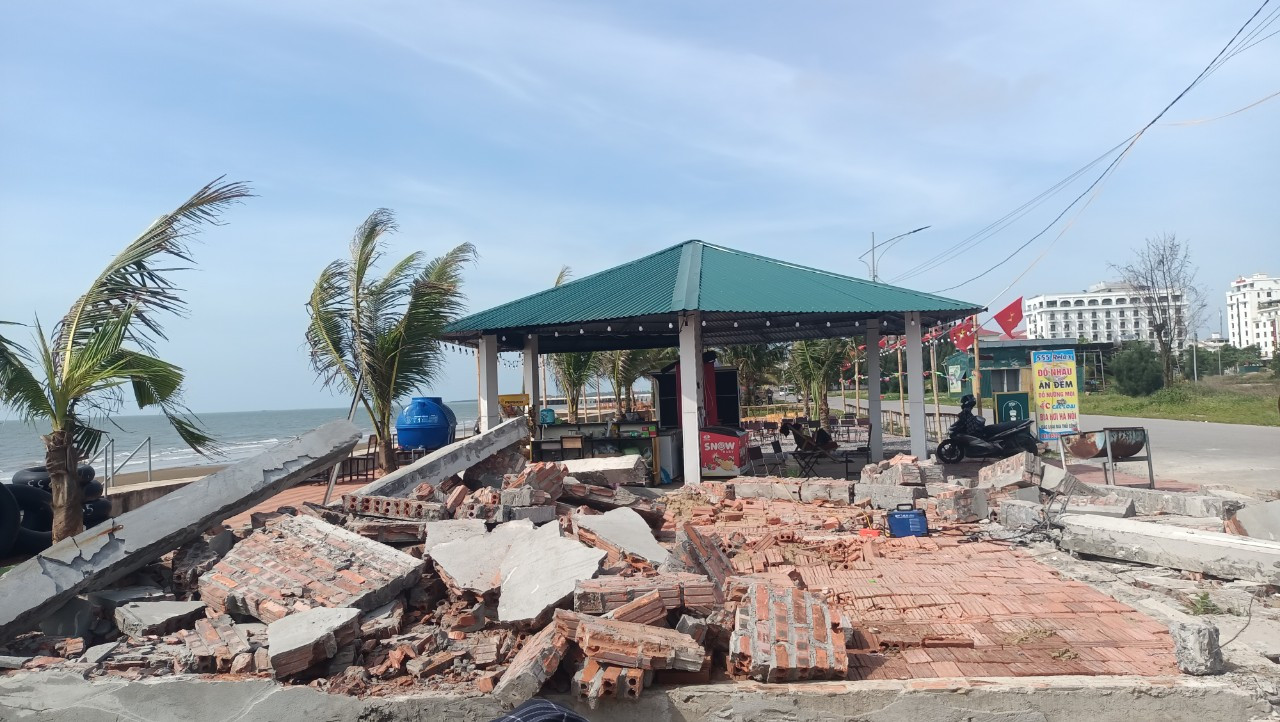 Sau nhiều lần chỉ đạo quyết liệt đến đầu tháng 6/2025, các hạng mục trái phép tại biển Hải Tiến đã được tháo dỡ
