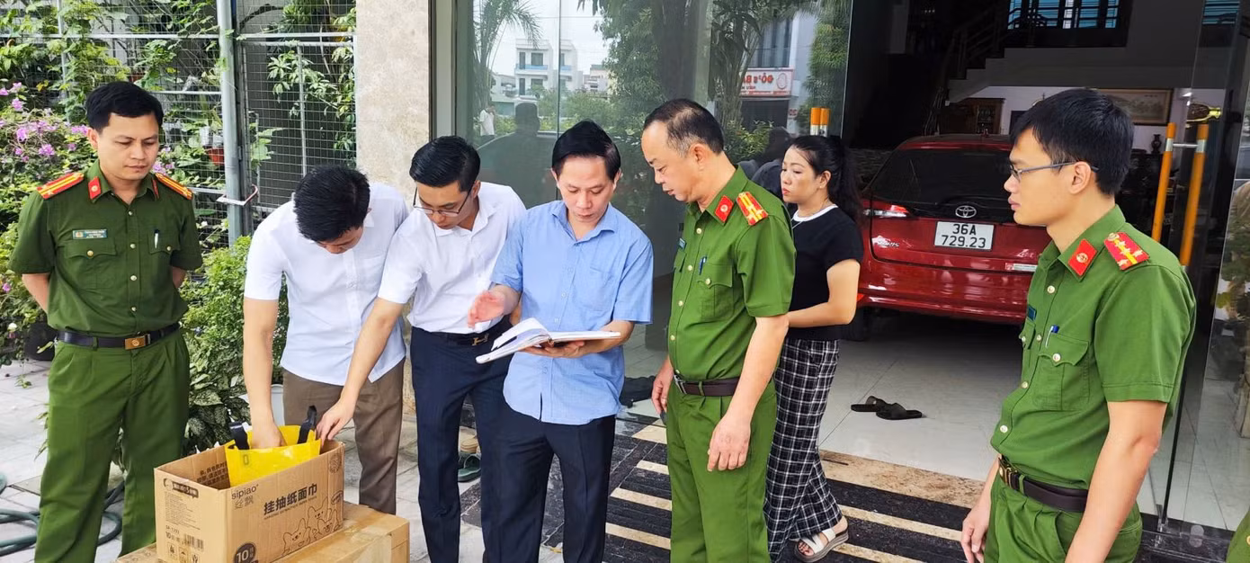 Cơ quan chức năng đã thực hiện khám xét nơi ở của Nguyễn Văn Vi (tức Vi "ngộ") và một số đối tượng khác.
