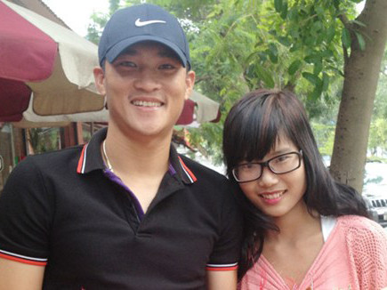 Lê Hương rạng rỡ hạnh phúc trong ngày được gặp thần tượng Công Vinh