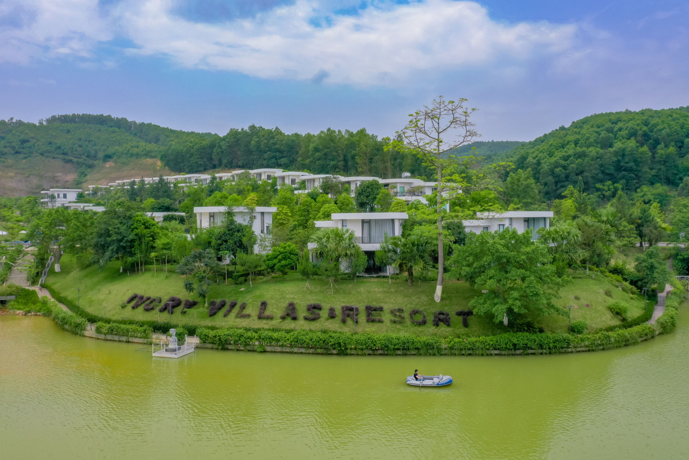 Khu nghỉ dưỡng yên bình giữa thiên nhiên.