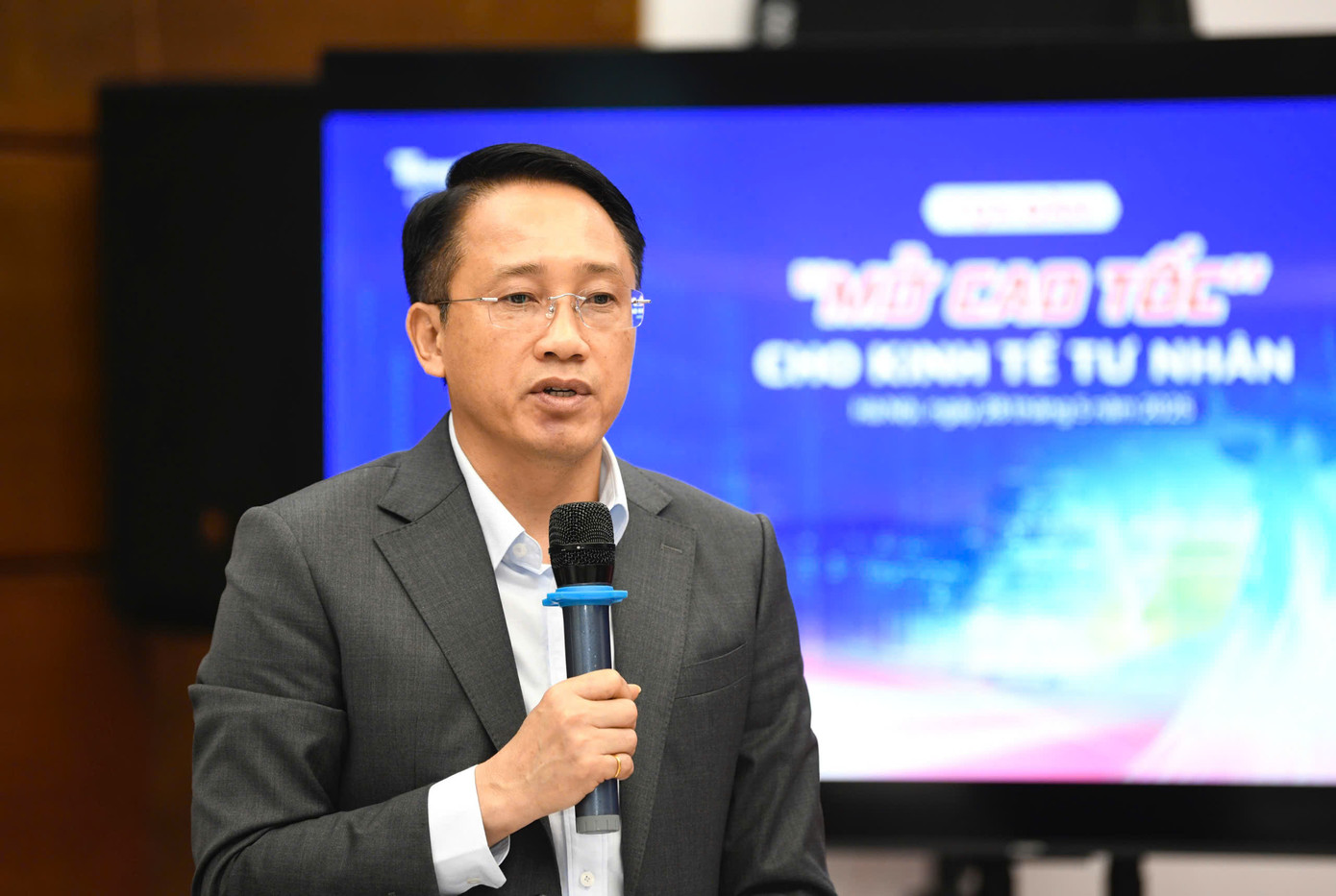 Ông Mai Sơn - Phó Cục trưởng Cục Thuế. Ông Mai Sơn - Phó Cục trưởng Cục Thuế.